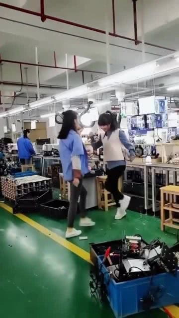 厂妹自娱自乐,开心的生活