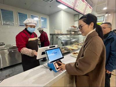 “建行生活”牵手“智慧食堂”,解锁“一卡通吃”新体验